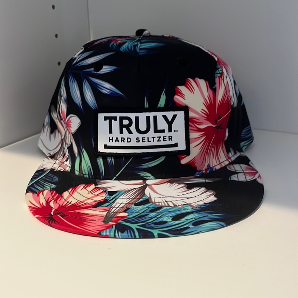 TRULY Colorful Palm Hat